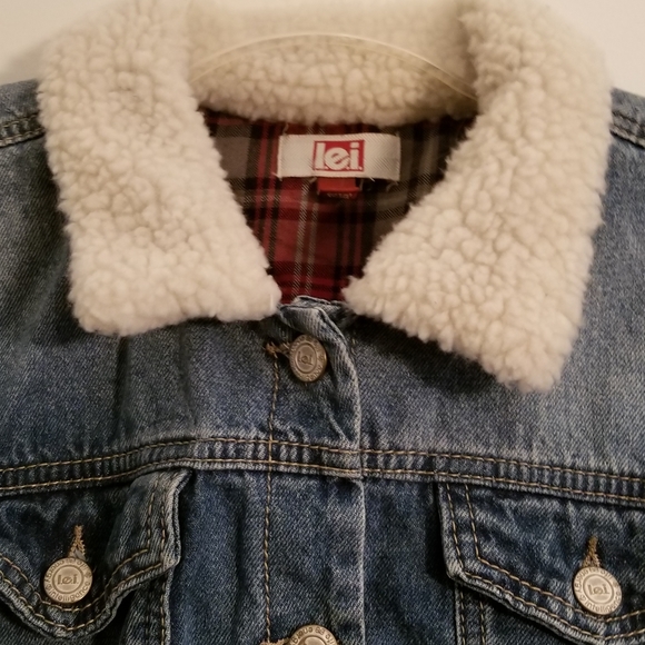 L.E.I. Cropped Jean Jacket - Picture 2 of 4